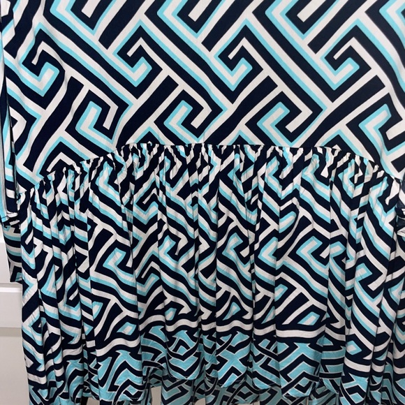 Geometric Patterned Top - Picture 4 of 4